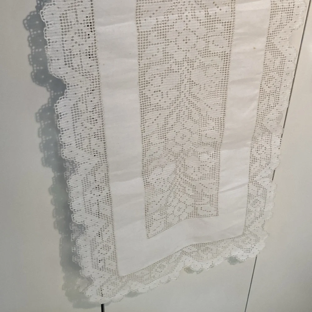 Bundle of (18)lace table runners (4) embroidery beautiful Victorian romantic
